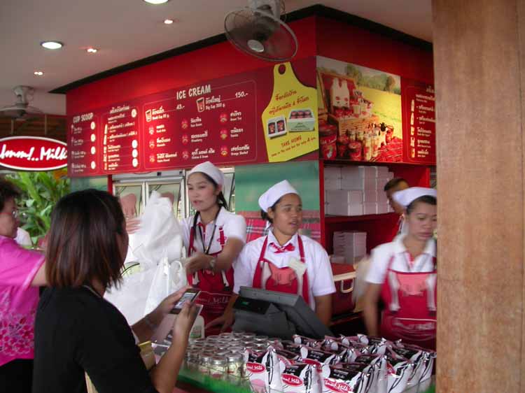 Chokchai and Suwan corn farm 07.JPG 69.7K